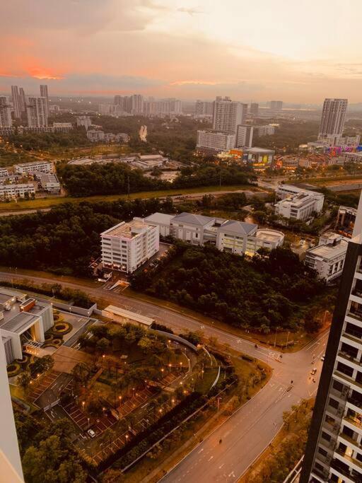 Couples Mind Relaxing Highfloor Staycation 9 Cyberjaya Exterior photo